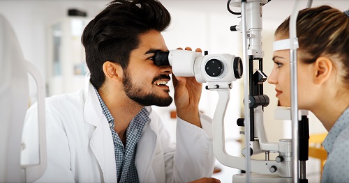 badanie wzroku przez optometrystę